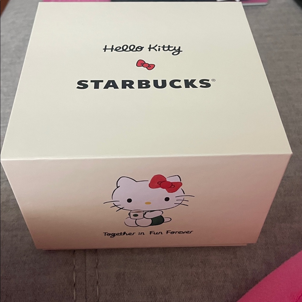 2025 Starbucks Sanrio Hello Kitty Mug with Red Bow and Green Lid - Picture 5 of 6